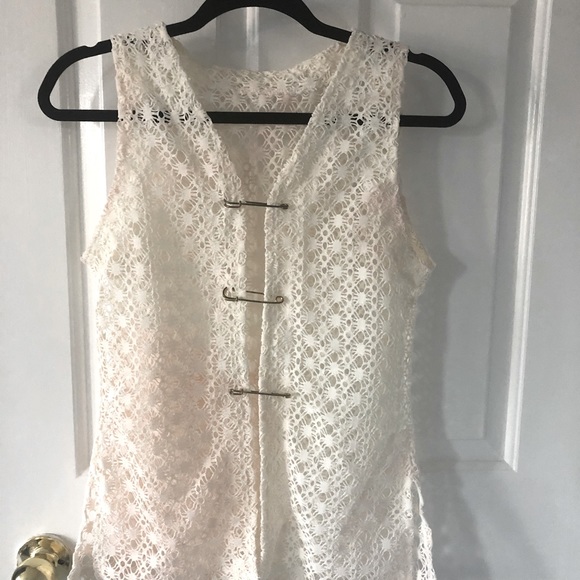 New Crocheted Lightweight Elegant Vest/Top - Picture 4 of 11